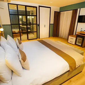 Fragments Hotel